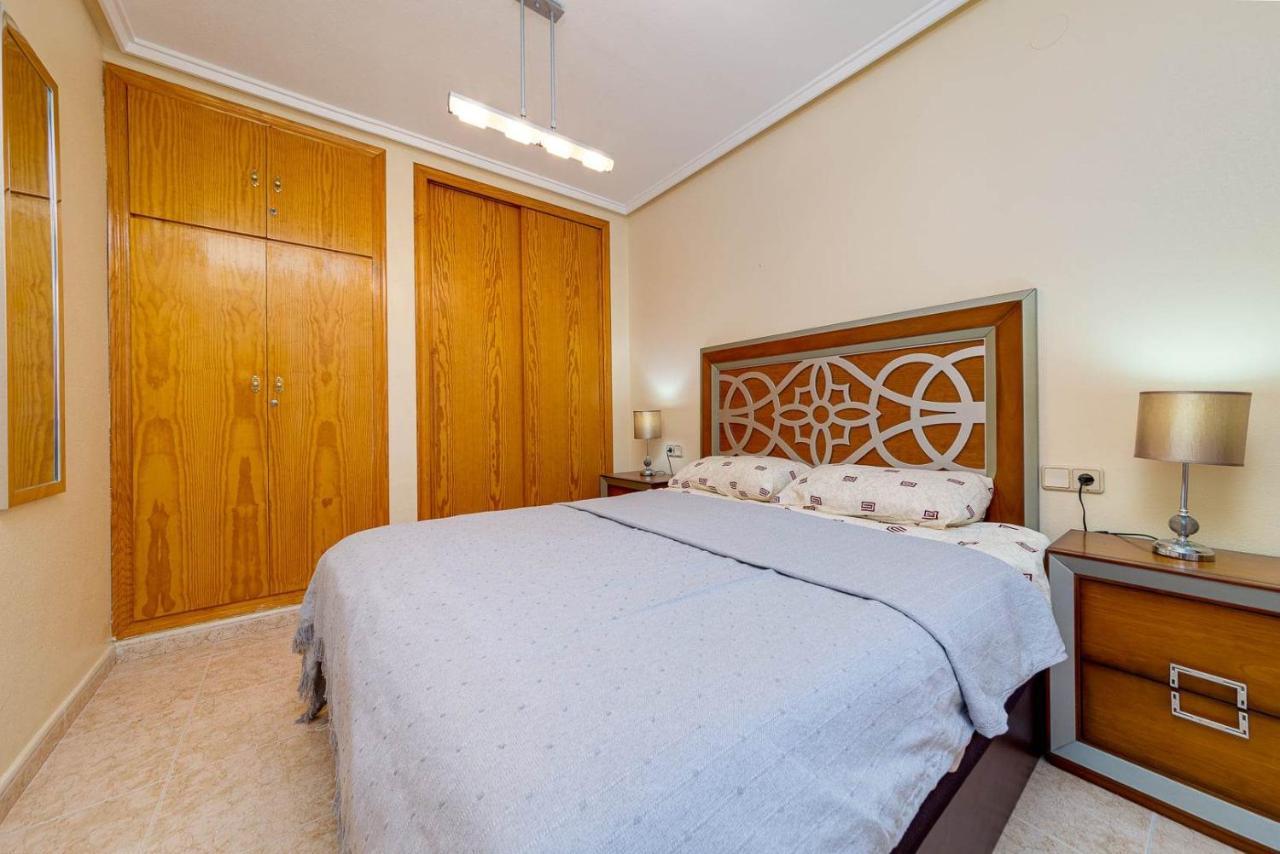 Cozy Appartment Torrevieja At Irina Exterior foto