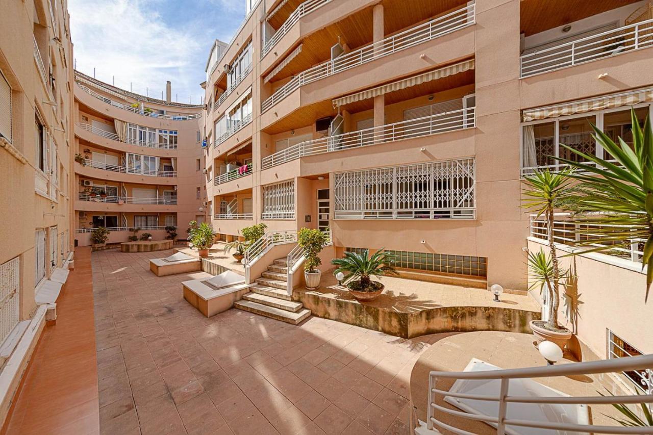 Cozy Appartment Torrevieja At Irina Exterior foto