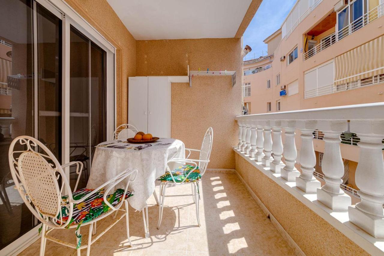 Cozy Appartment Torrevieja At Irina Exterior foto