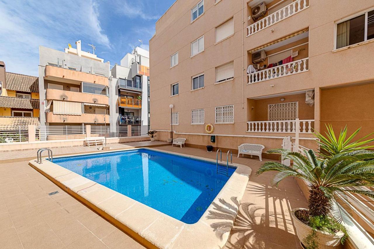 Cozy Appartment Torrevieja At Irina Exterior foto